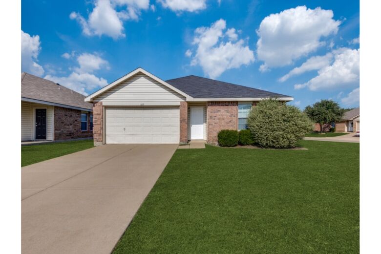 A property photo of 1609 Castle Ridge Road  Fort Worth TX 76140